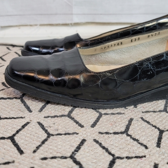 SALVATORE FERRAGAMO BLACK LEATHER WEDGE LOAFER, SZ 8.5 - Picture 6 of 16